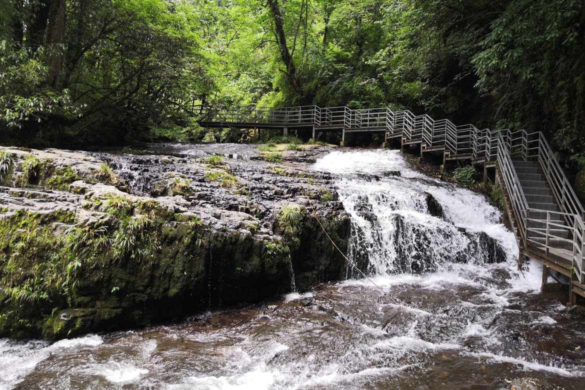 Longcangou Diecui Stream